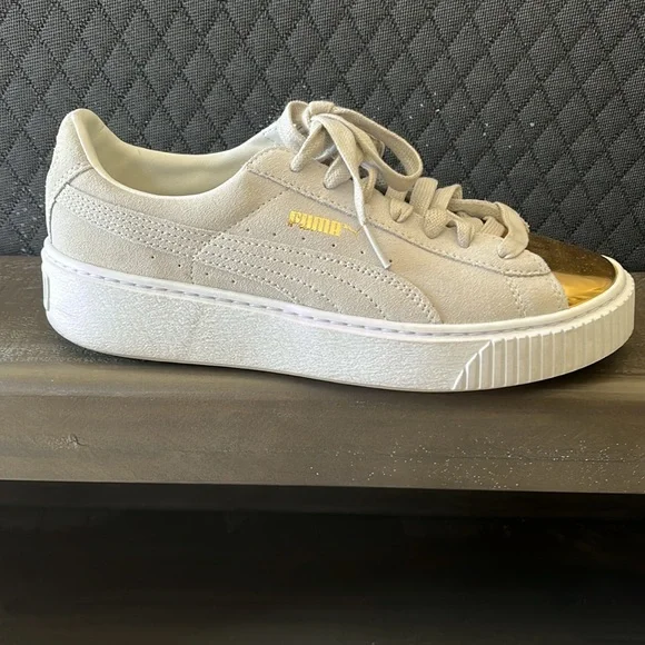 Puma suede, tennis shoes with gold tips size 8 - Picture 2 of 4